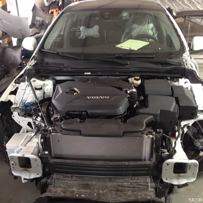 【图】新v40被撞_沃尔沃v系列论坛_汽车之家论坛