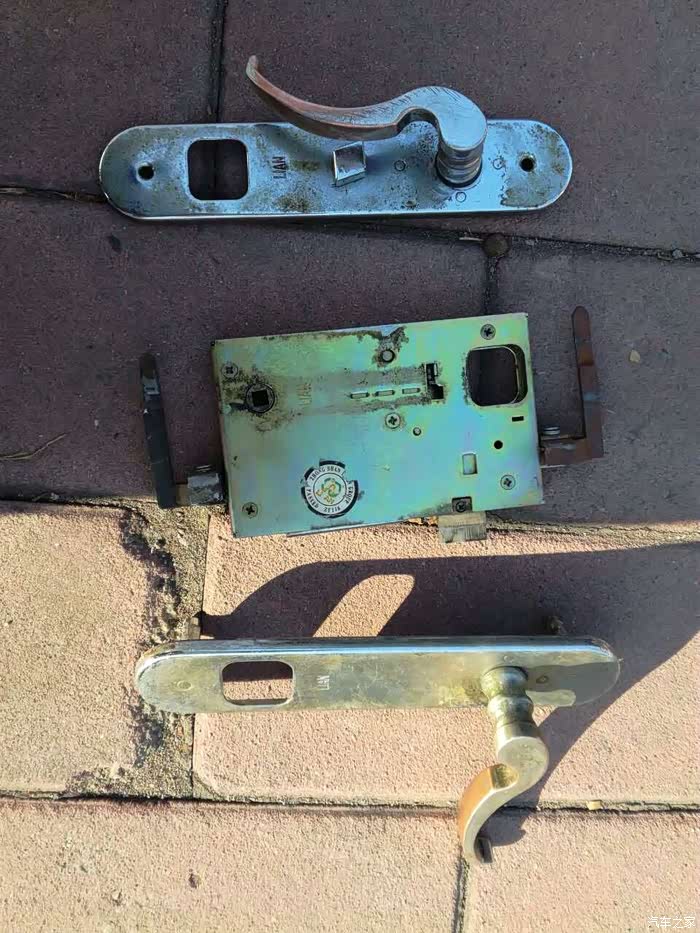 老式利安防盗门锁,太老了,以至于市面上很难找到,不知道这里有没有人