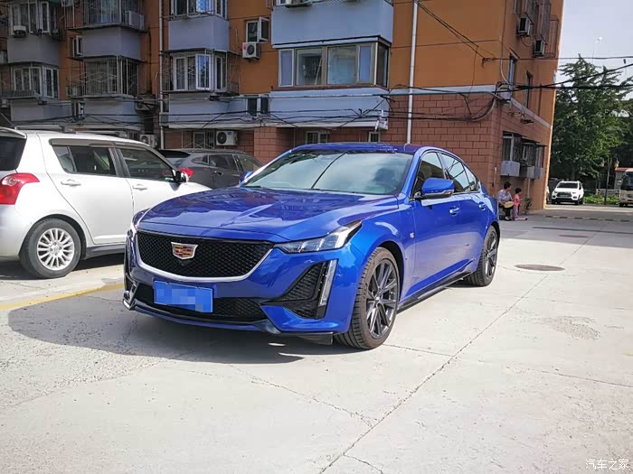 蓝色凯迪拉克ct5融入到我的小家来