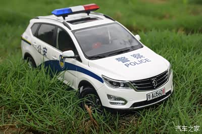 改装成警车后560加帅气威武