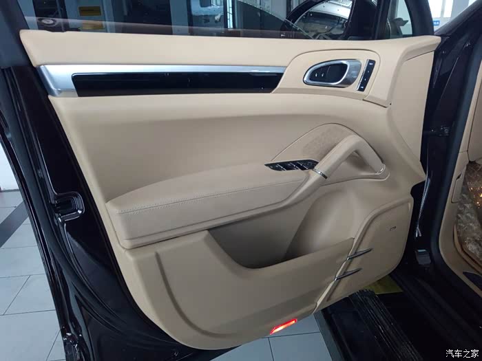 保时捷卡宴小改作业加装椒图电吸门