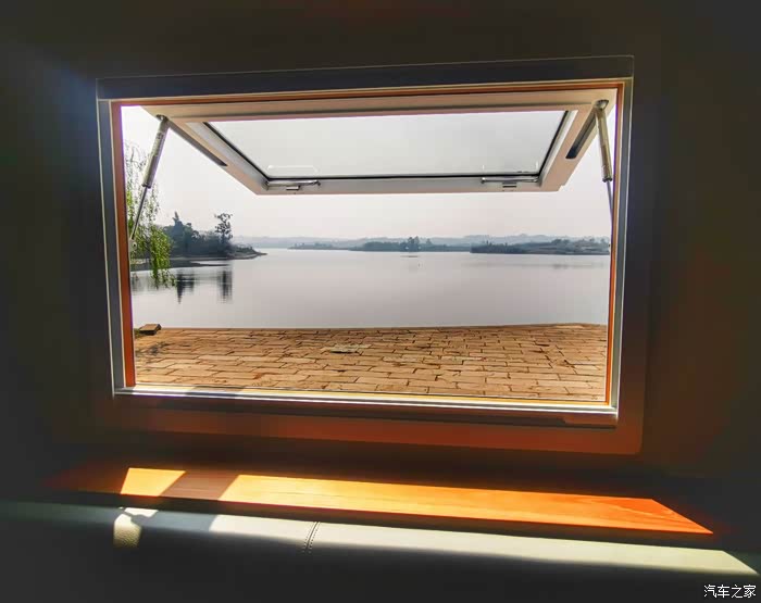 房车旅行,不就是为醒来推开窗户那一刻的感动么.