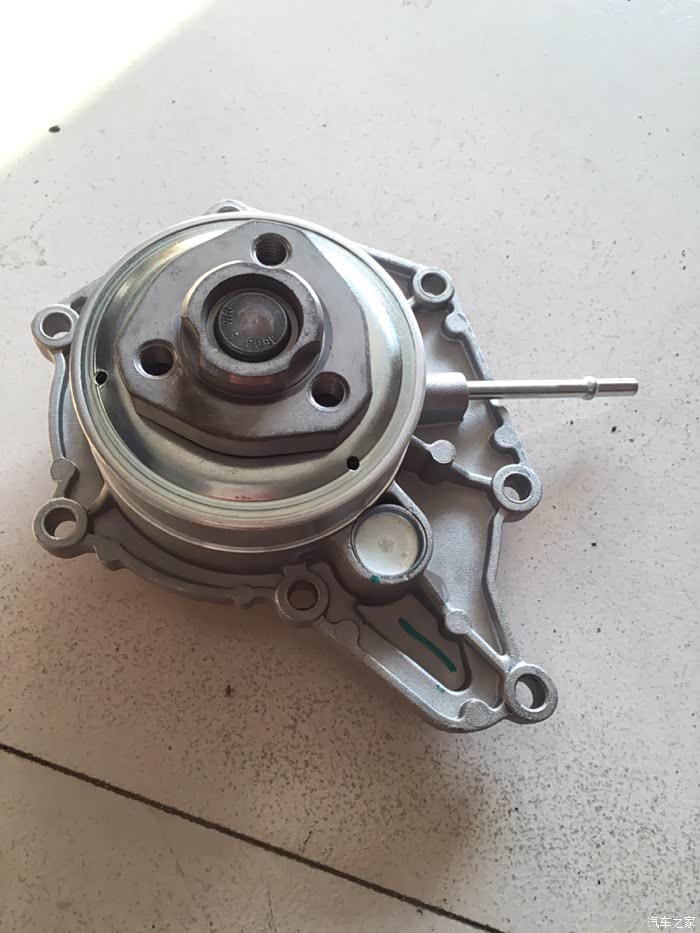 途观的发动机冷却水泵是塑胶的