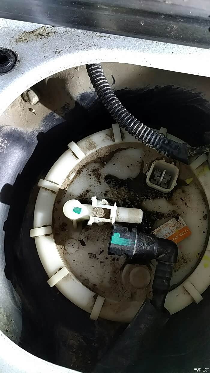 自己动手丰衣足食-艾力绅更换汽油滤清器