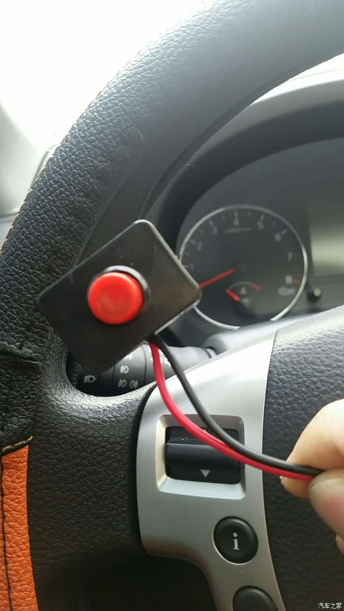 独立喇叭开关,需要穿线,暂时没有安装,先用原车的喇叭线束.