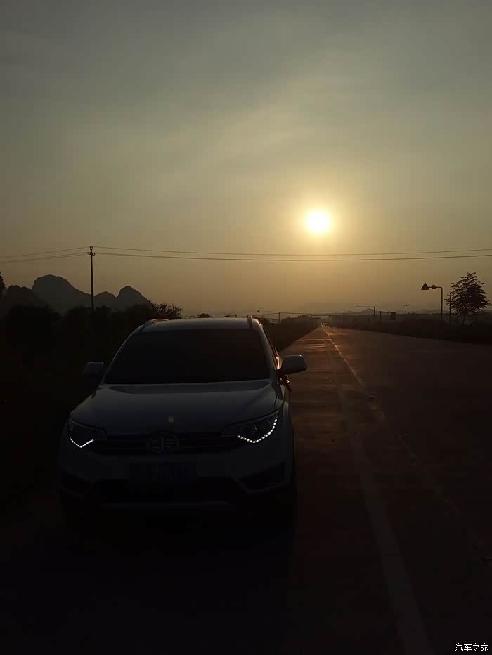 国庆小七去爬山撒野,夕阳下的你