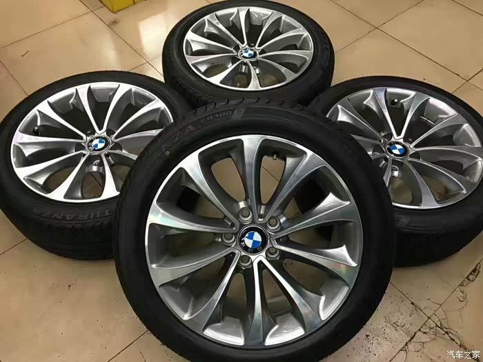 宝马-5系风尚版 18寸原装轮毂一套