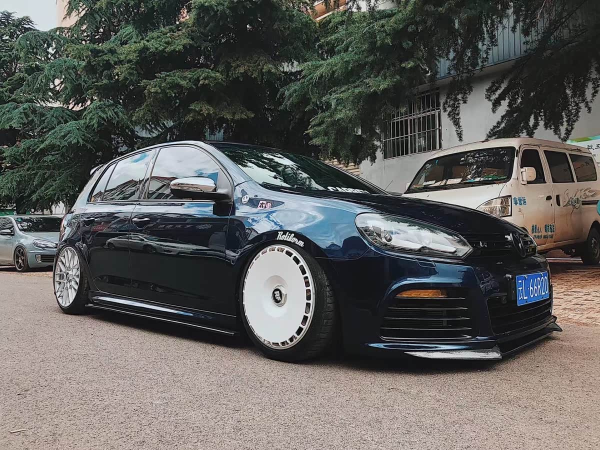 一辆气动高尔夫6r