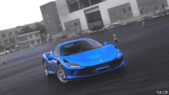 蓝色的运动感爆棚的法拉利