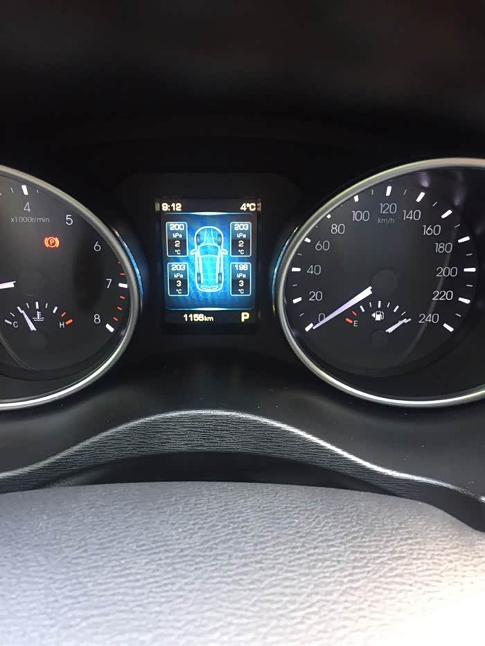 这胎压正常吗?感觉前轮没什么气是胎破了还是?