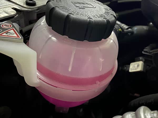 奔驰c首保后2个月冷却液减少了1厘米