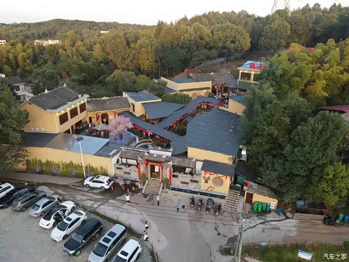 这是我们此次中秋晚会的地点,梅山院子.位与长沙市天心区