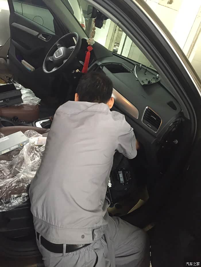 版更换铝制拉丝内饰条,加装倒车影像和导航_奥迪q3论坛_汽车之家论坛