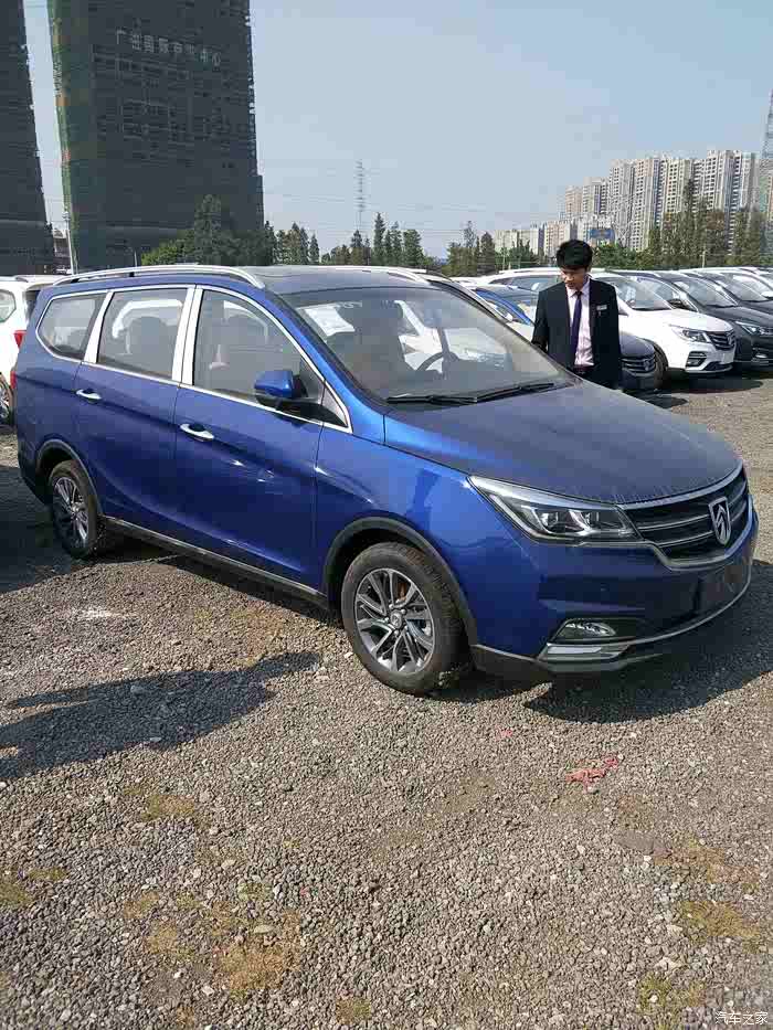 2017款宝骏730 选什么颜色耐看些,定金交了.颜色纠结中