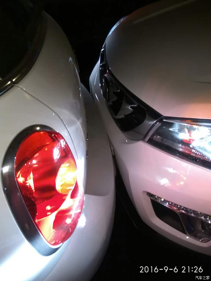 还碰了个豪车.