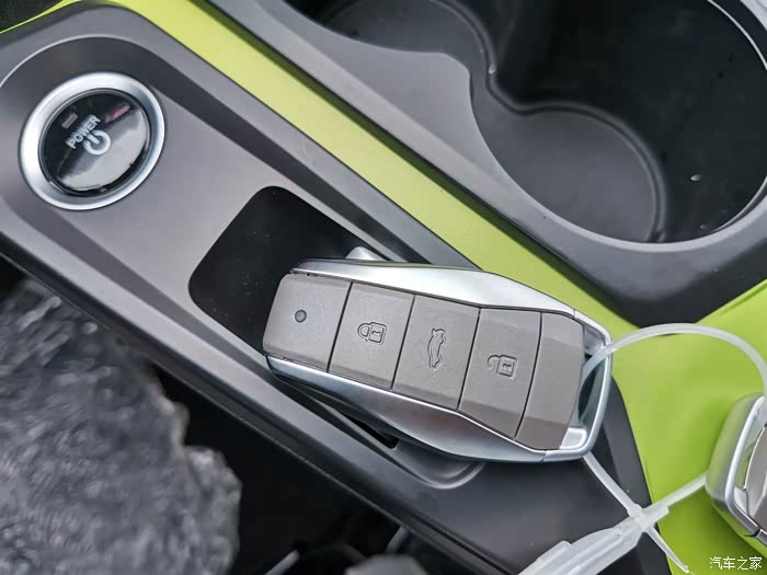 人间最美三月天,思皓e10x春天户外写真大片!