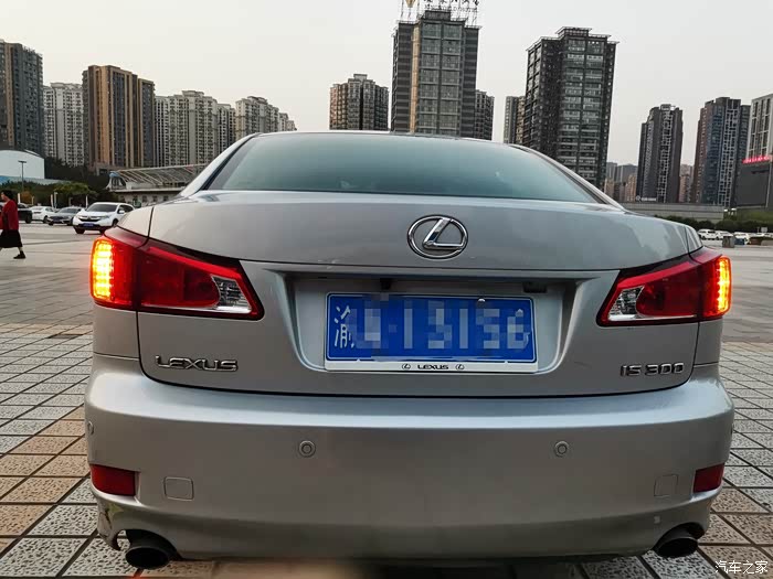 重庆雷克萨斯09款is300银色
