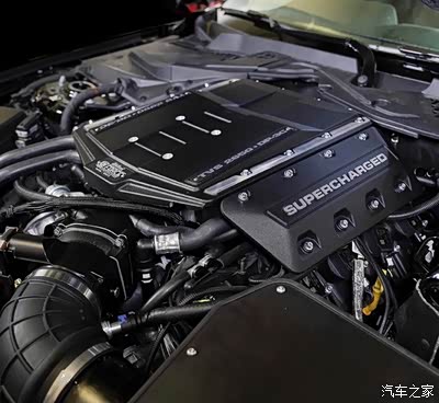 0升v8自然吸气发动机,这款发动机的最大功率转速为7000转每分钟,最大