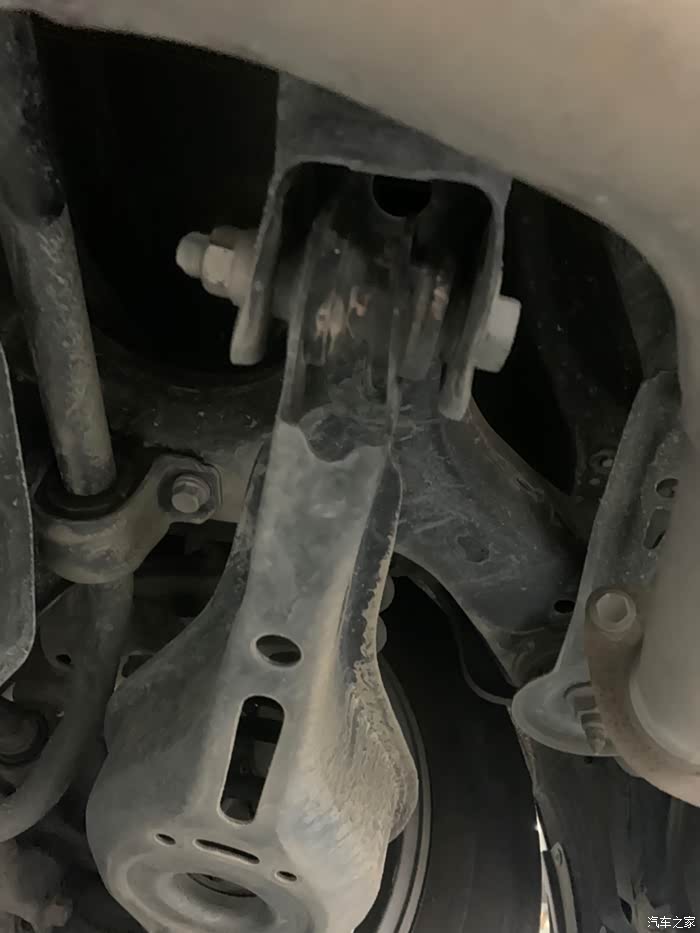 八代凯美瑞底盘异响