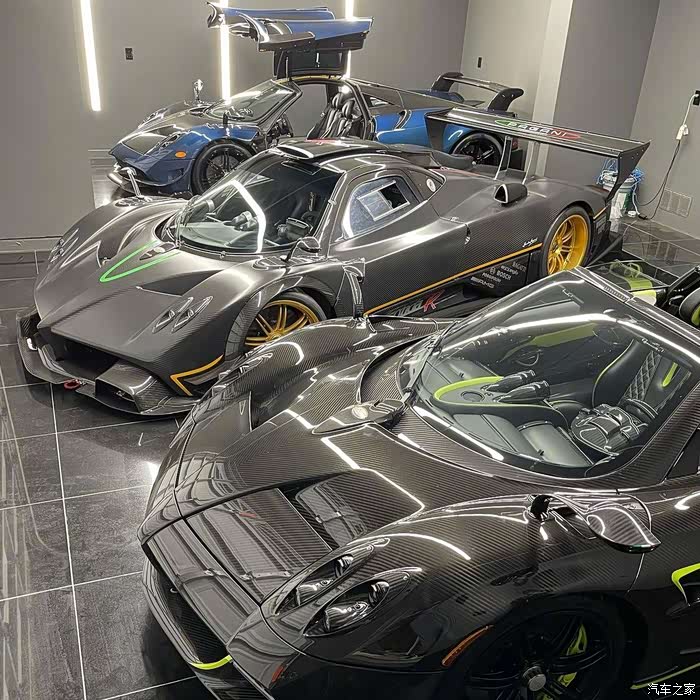 这样的风格的帕加尼,真是太吸引人,那金色的轮毂如此炫酷,爱了