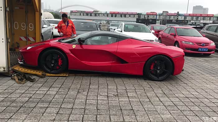 上海偶遇拉法一辆