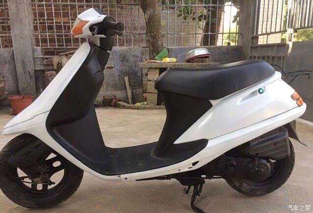 honda tact 50小摩托.难得还能找到同色同款照片.