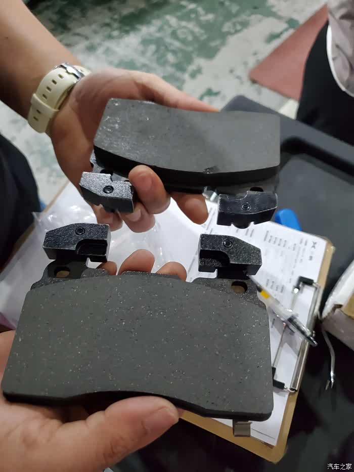 小鹏p7的刹车异响是怎样解决的请看详细图解