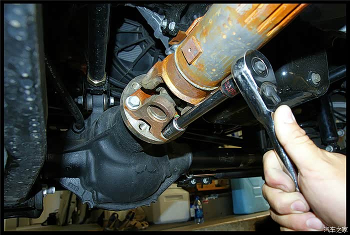 jk牧马人安装双十字结传动轴全过程