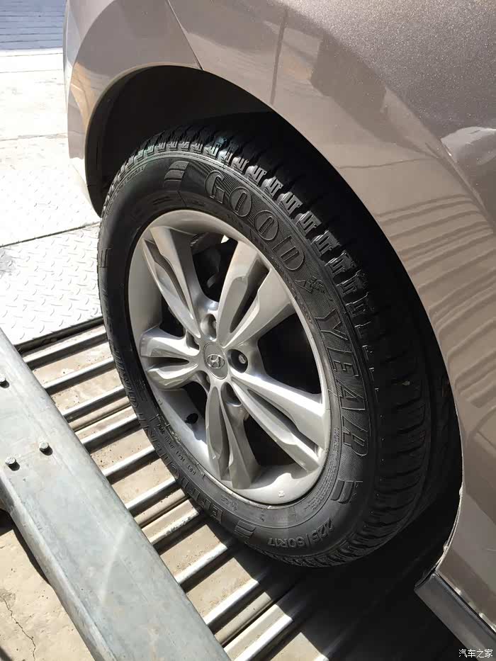 回复: 65 北京现代ix35论坛 35,整5年纪念日,给她换双新鞋(轮胎)