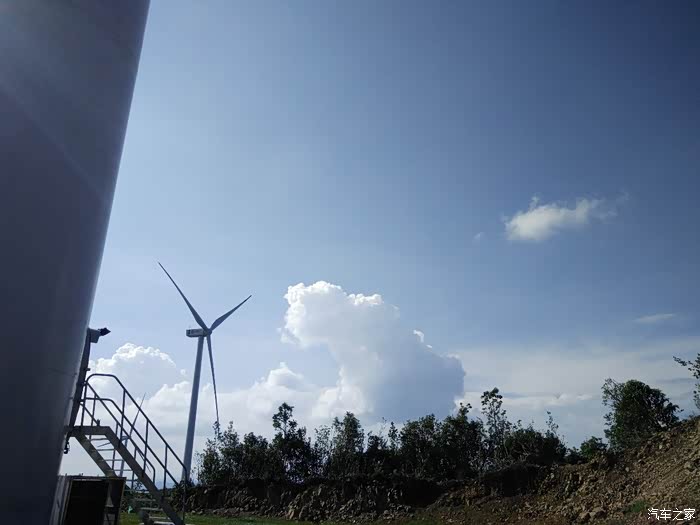 驾着小拓到我们云南本地的基督山顶峰