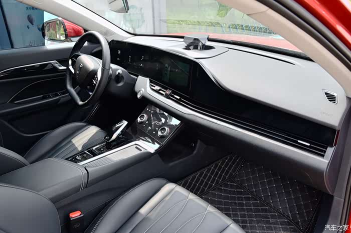 内饰精美外观靓丽,奔腾b70它真的很懂我