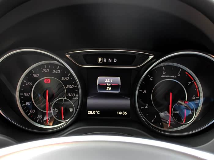 奔驰cla系列有仪表盘极速320码的车款吗