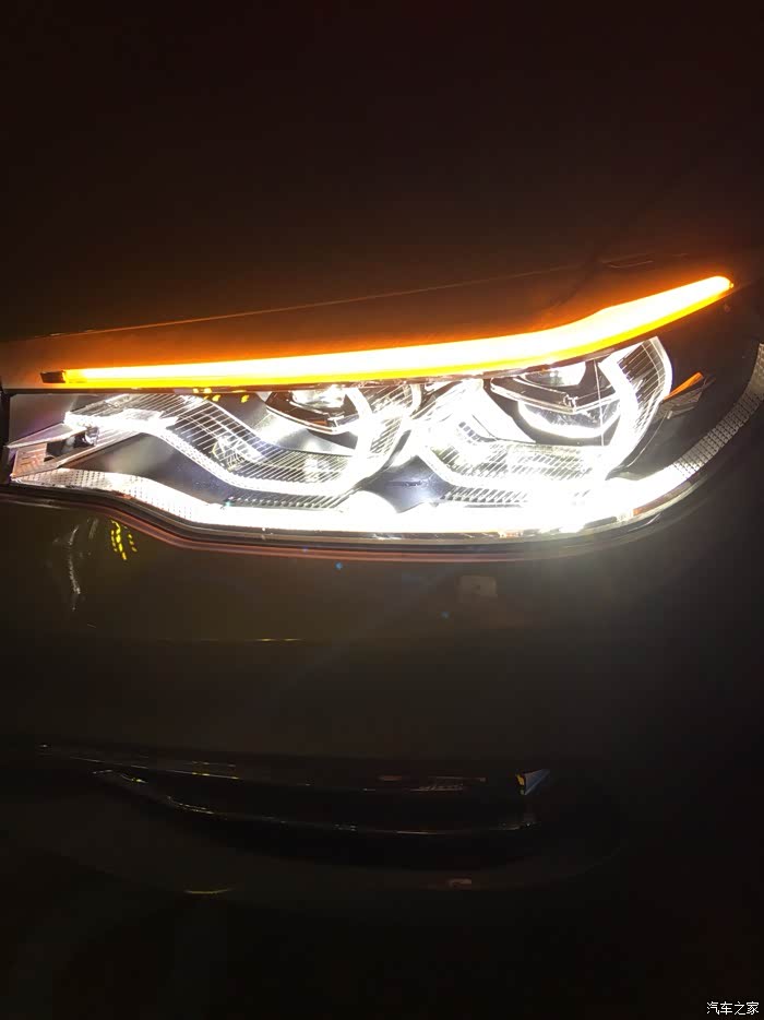 宝马530lixm运动型498900的车,转向灯为什么是黄光