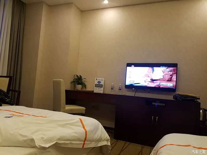 开车一天也累了,早早地来到了酒店,不是豪华酒店,贵在干净整.