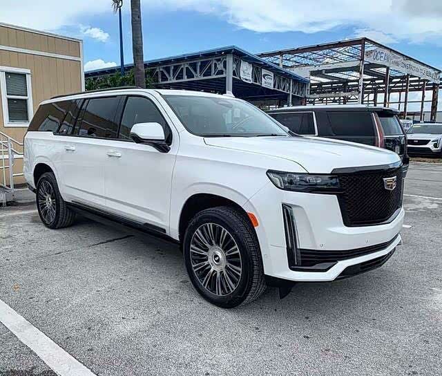 全新凯迪拉克凯雷德,白色的车身涂装,更加有霸气范