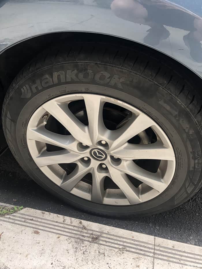 请问我的阿特兹一个轮胎漏气严重是什么问题?