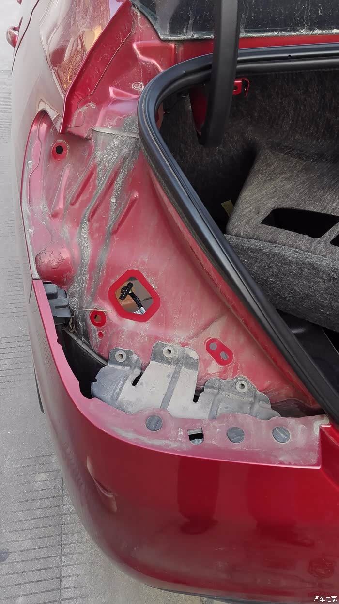 12款308拆尾灯换灯泡