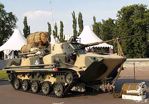 就是这货,毛子的bmd-2伞兵战车.