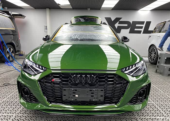 奥迪rs4这个颜色低调吗?隐形车衣,顶级隔热膜,哑光轮毂全跟