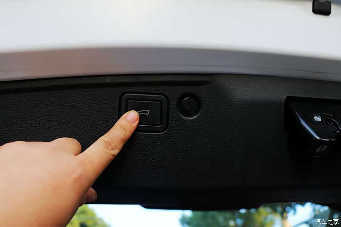 采摘正当时,下班后开第三代哈弗h6带小孩采摘"水果黄瓜"