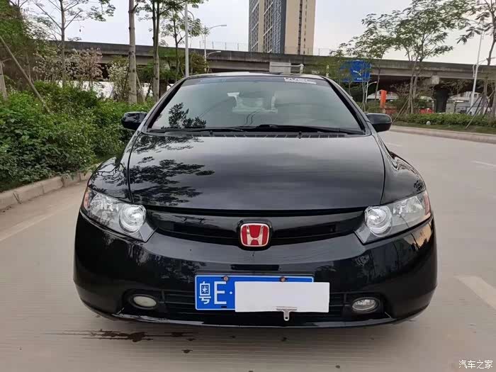 老款的思域看着还是很酷的呀很经典的车型