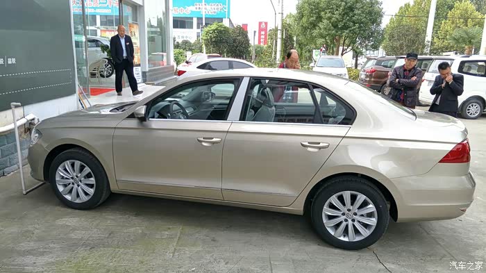 有没有人觉得宝来镭射金很丑的?