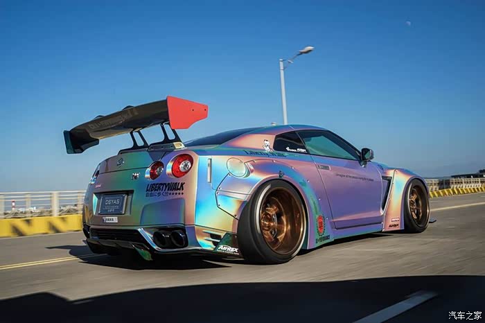 战神gtrr35改lb宽体涂装3d幻彩完美结合