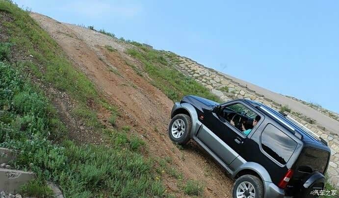 刚看到的一组图片,这个坡度有75度吧,对我这个新手来说,鸡鸡也太牛了