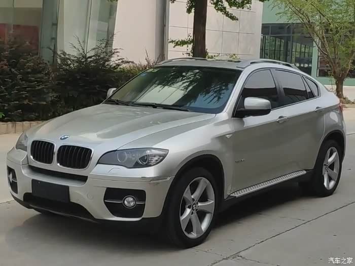 淡金色的宝马x6 无与伦比的时尚豪华