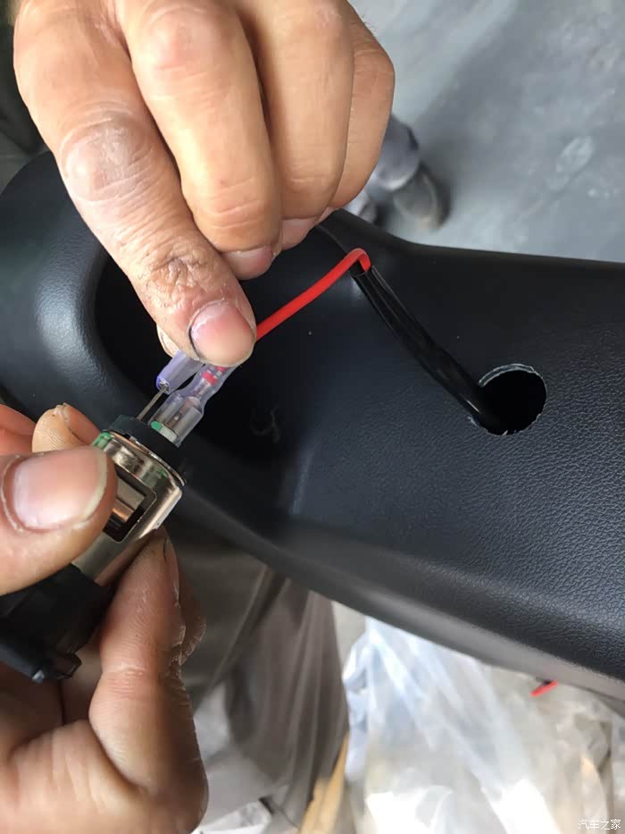 后排点烟器安装