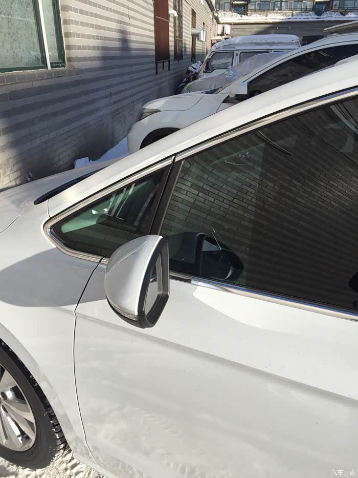 高尔夫嘉旅盲区三角小玻璃,大家贴膜没有.