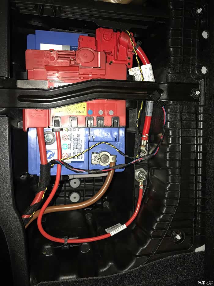 2008款bmw120i进口2010产蓄电池舱多余1根数据线