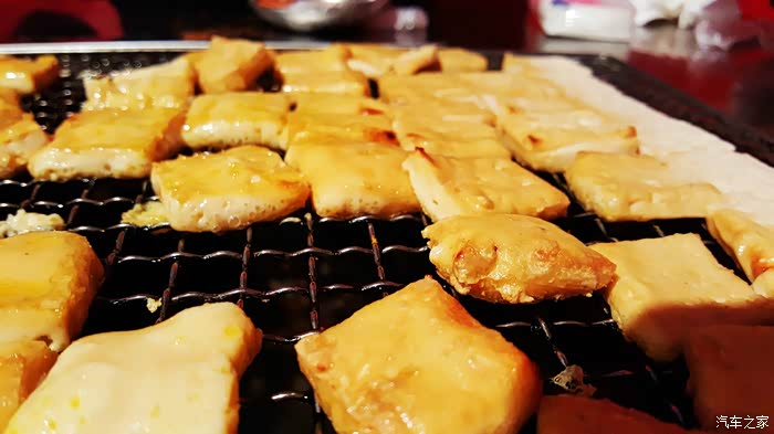 【以美食之名】 百吃不厌的贵阳夜宵,特色"爆浆烤小豆腐"