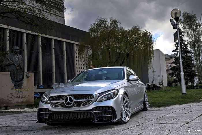 找到最新奔驰c级套件升级方案sr66款大包围大家一起围观